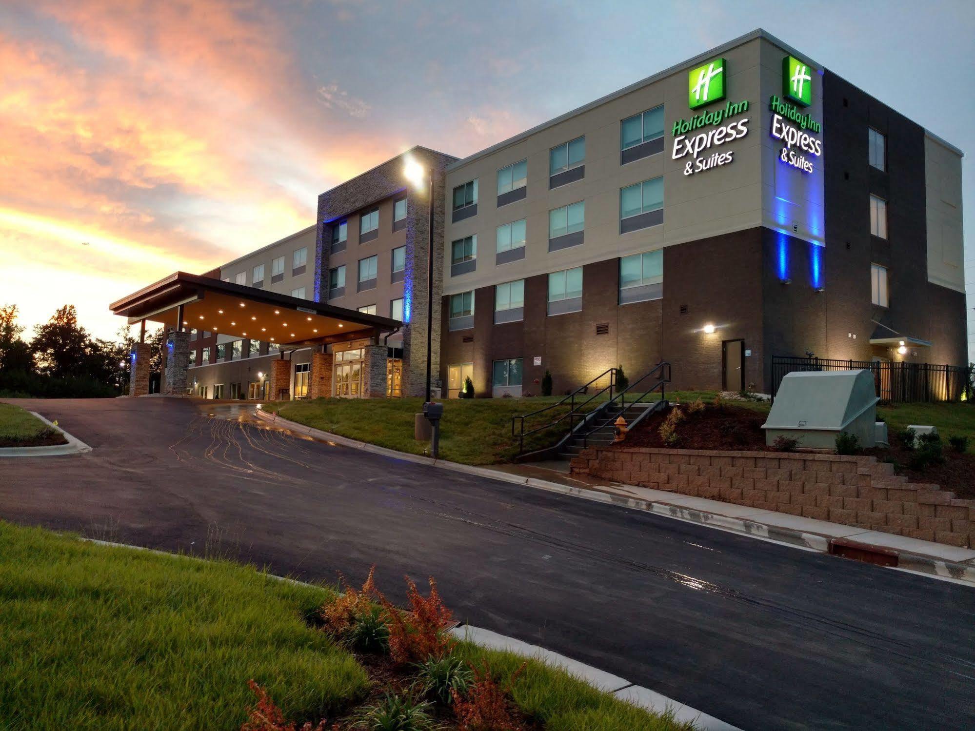 Holiday Inn Express & Suites - Charlotte Ne - University Area By Ihg Bagian luar foto