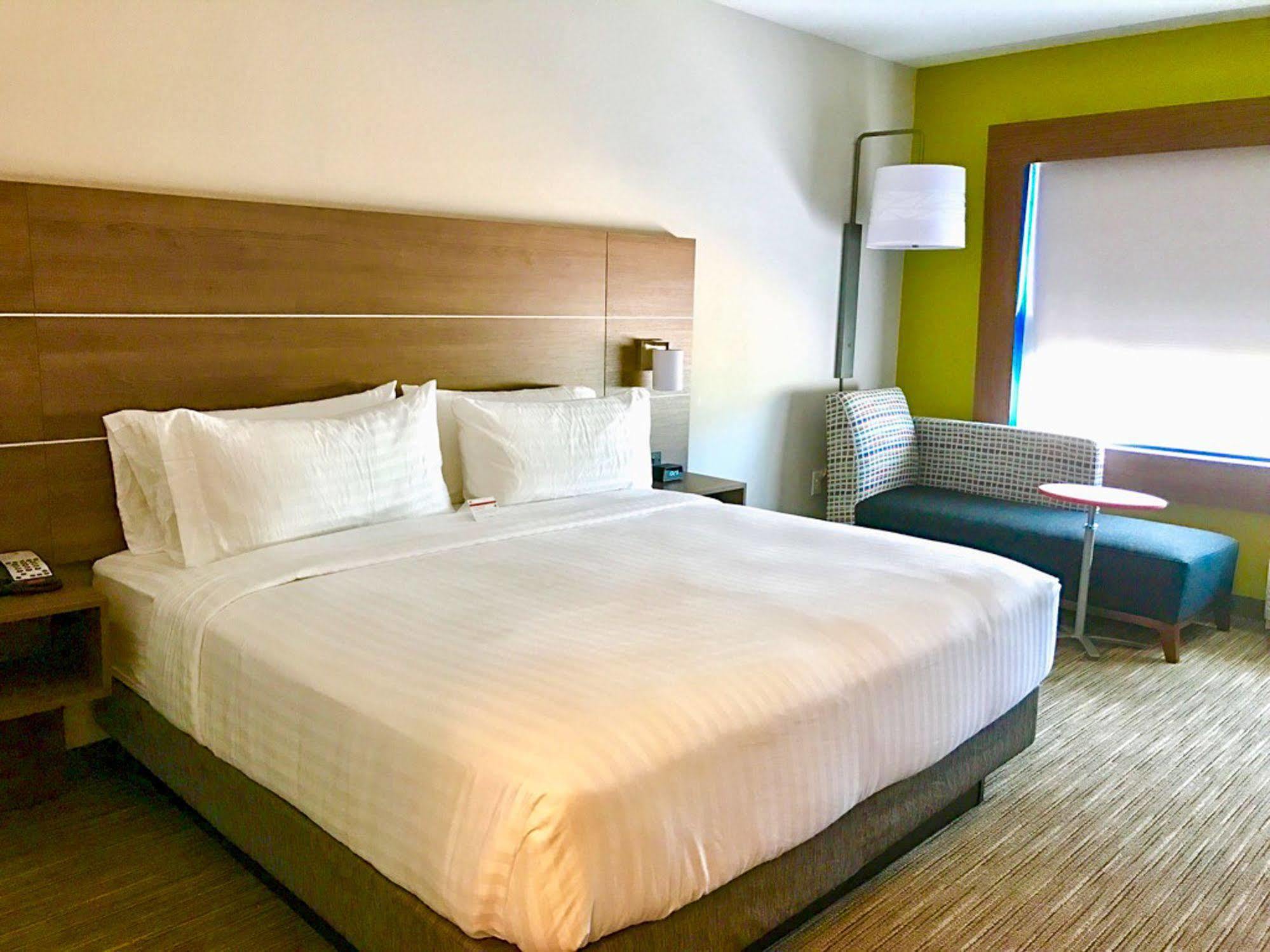 Holiday Inn Express & Suites - Charlotte Ne - University Area By Ihg Bagian luar foto