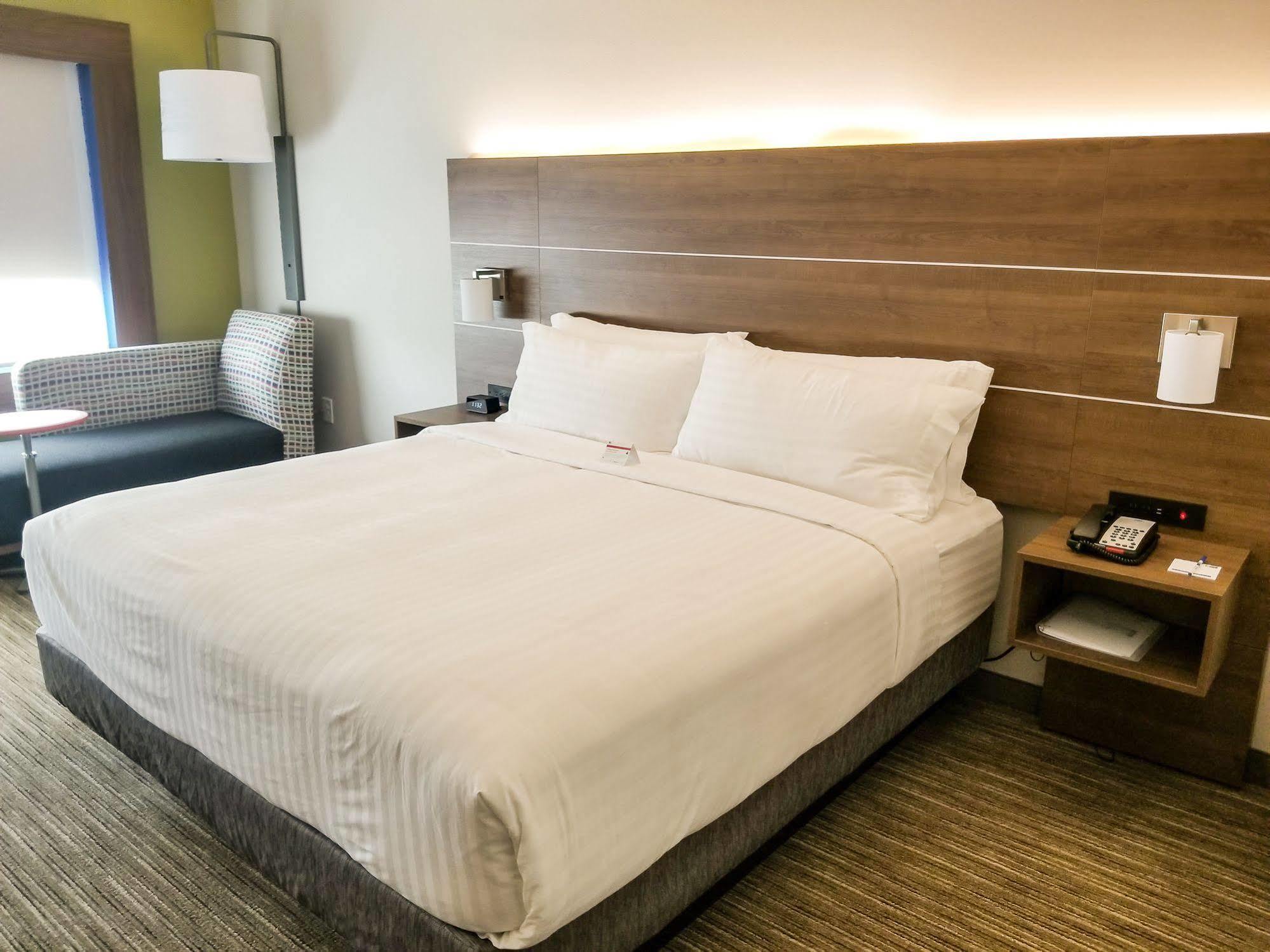 Holiday Inn Express & Suites - Charlotte Ne - University Area By Ihg Bagian luar foto