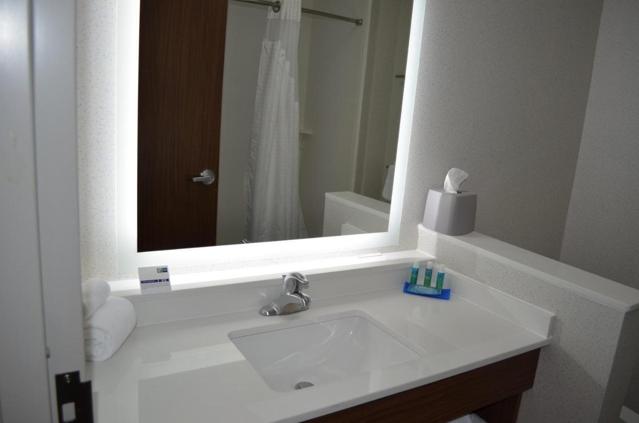 Holiday Inn Express & Suites - Charlotte Ne - University Area By Ihg Bagian luar foto