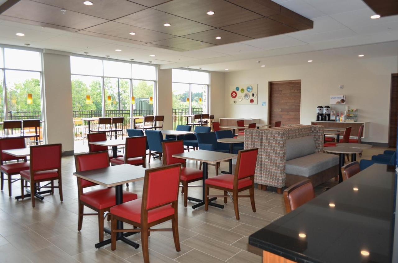 Holiday Inn Express & Suites - Charlotte Ne - University Area By Ihg Bagian luar foto